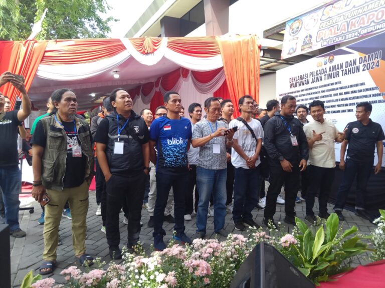 Tarunanews.com Hut Ke 78 Bhayangkara Polda Jatim Gelar Turnamen Domino Bulutangkis Antar Media Img 20240710 Wa0202 768x576