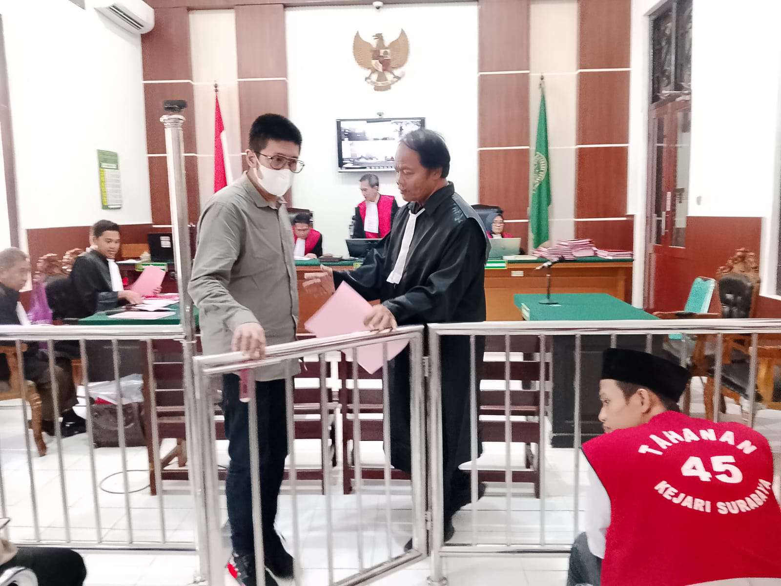 Foto: Persidangan kasus KDRT di Pengadilan Negeri Surabaya.