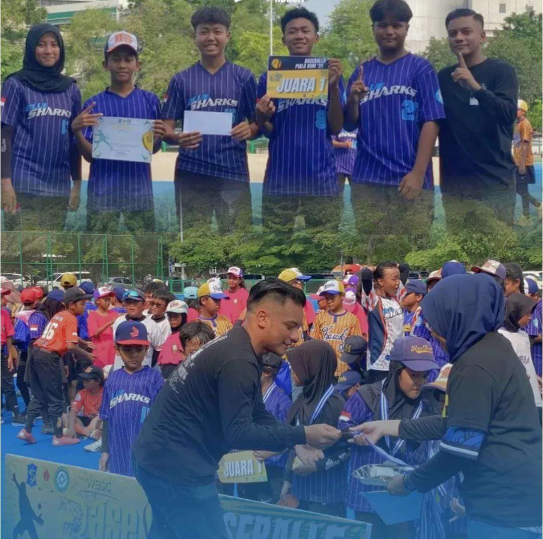Foto: Atlet Baseball5 Blue Shark merayakan kemenangan di Piala KONI Surabaya 2025 di Lapangan Hoki Darmawangsa.