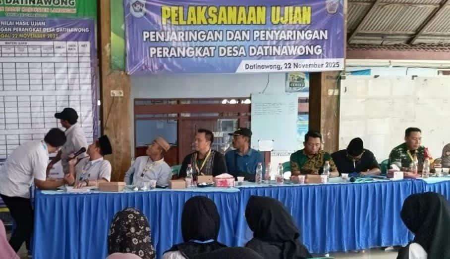 Foto: Pj Kepala Desa Datinawong memberikan klarifikasi terkait isu pungli dalam rekrutmen perangkat desa.