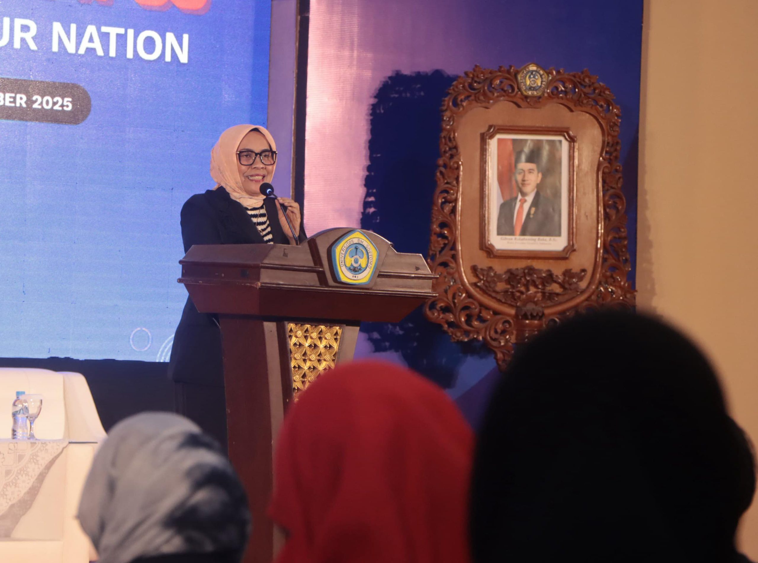Foto: Pejabat KemenKomdigi dan Rektor Unitomo membuka kegiatan literasi digital “Your Story Our Nation” di Auditorium Ki Moh. Saleh Surabaya.