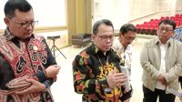 Foto: Prof. Bhimo Widyo Andoko saat memaparkan pentingnya penguatan profil dosen pada Dialog Kebijakan di Untag Surabaya.
