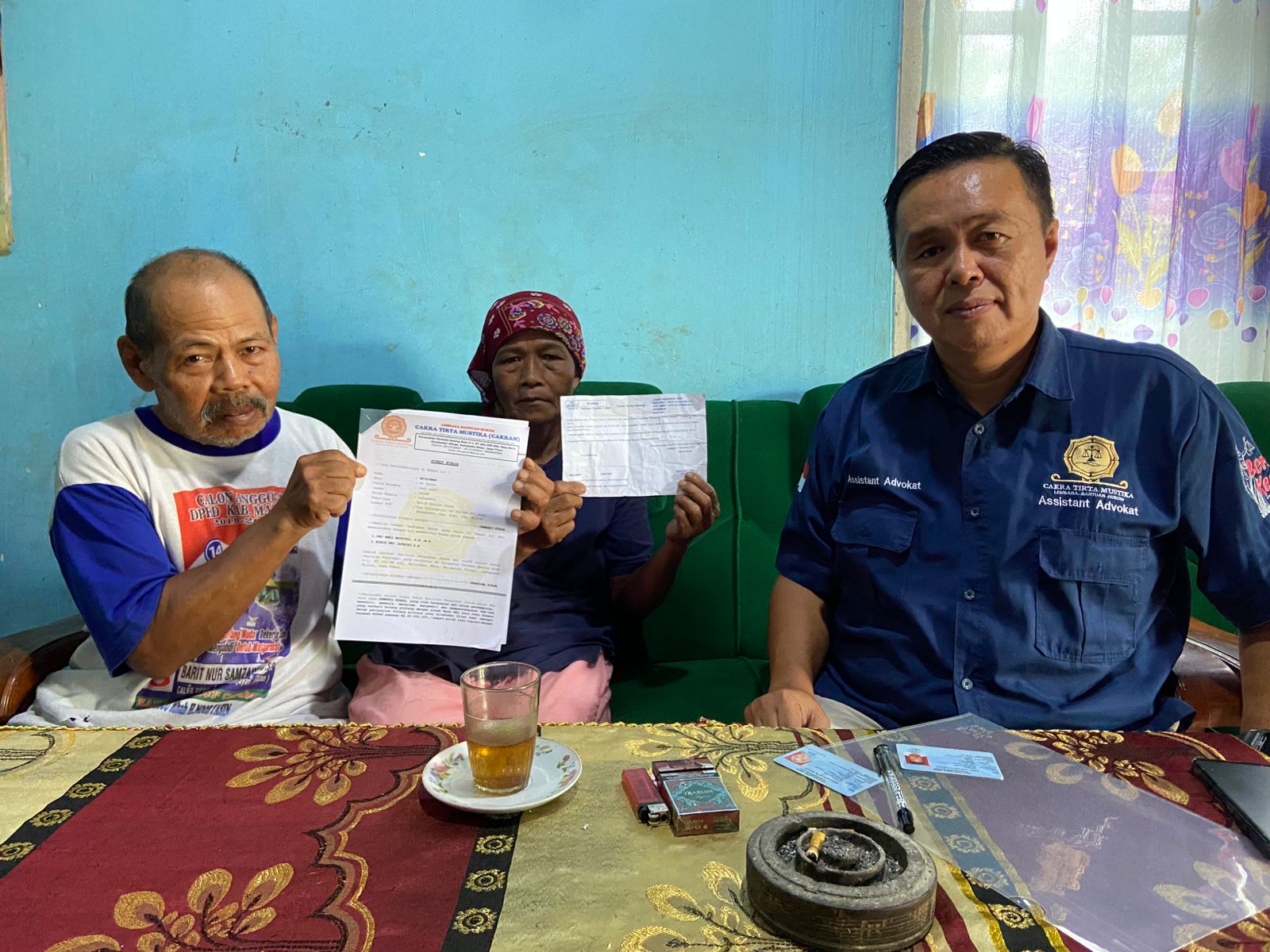 Foto: Misgiman dan Kantun Selaku Debitur Bank BRI Doko Bersama LBH CAKRAM Blitar Raya