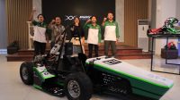 Foto: Mobil listrik balap Anargya Formula EV Mark 5.0 besutan ITS Surabaya saat resmi diluncurkan di Research Center ITS. Foto: Mobil listrik balap Anargya Formula EV Mark 5.0 besutan ITS Surabaya saat resmi diluncurkan di Research Center ITS.