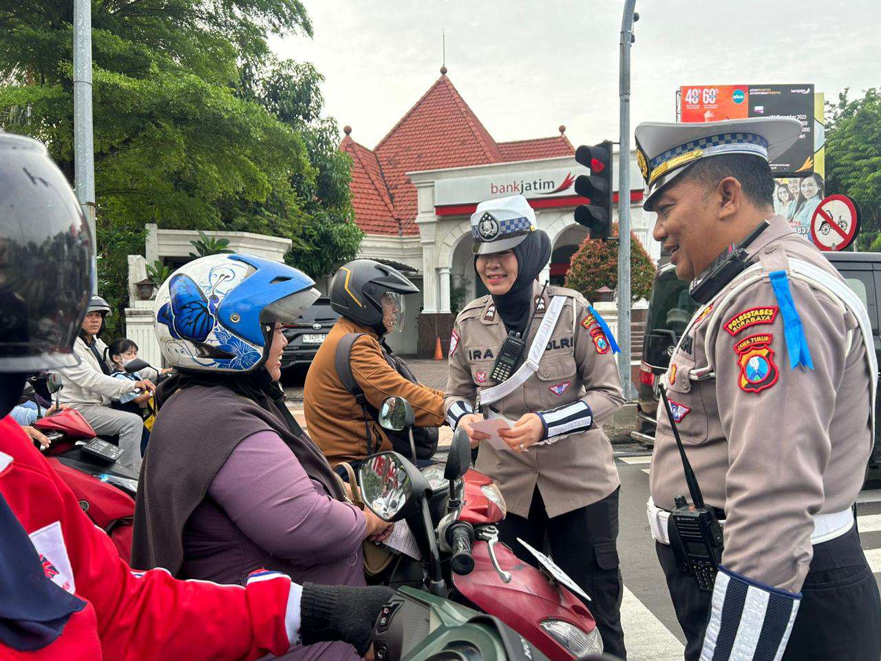 Foto: Ribuan Pengendara Terjaring Operasi Patuh Semeru 2025 Surabaya, Nol Korban Meninggal