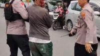 Foto: Pelaku Curanmor diamankan polisi setelah dikeroyok massa di Sambikerep Surabaya