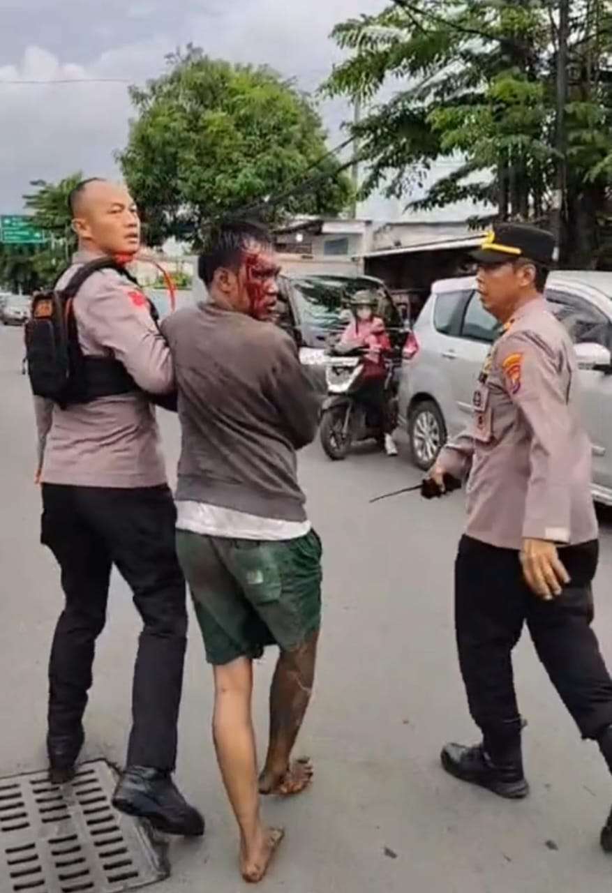 Foto: Pelaku Curanmor diamankan polisi setelah dikeroyok massa di Sambikerep Surabaya