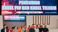 Foto: Polrestabes Surabaya saat merilis pengungkapan kasus pencurian kabel Telkom di Pacar Kembang.
