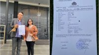 Foto: Pelapor didampingi kuasa hukum saat melapor dugaan pencemaran nama baik ke Polrestabes Surabaya