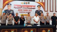 Foto: Kapolrestabes Surabaya Kombes Pol Luthfie Sulistiawan saat press conference akhir tahun 2025 di Gedung Braha Daksa