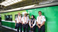 Foto: Petugas KAI Wisata melakukan pengecekan layanan jelang masa angkutan Natal 2025 dan Tahun Baru 2026.