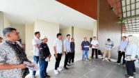 Foto: Anggota Komisi C DPRD Lamongan sidak pembangunan balai seni di lapangan Gajah Mada Lamongan.