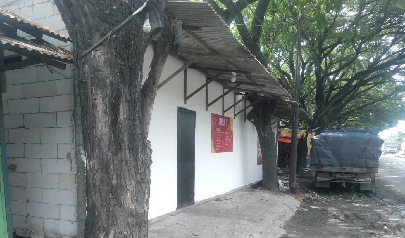 Foto suasana kafe karaoke di Sukodadi Lamongan yang tutup pasca razia Forkopimcam