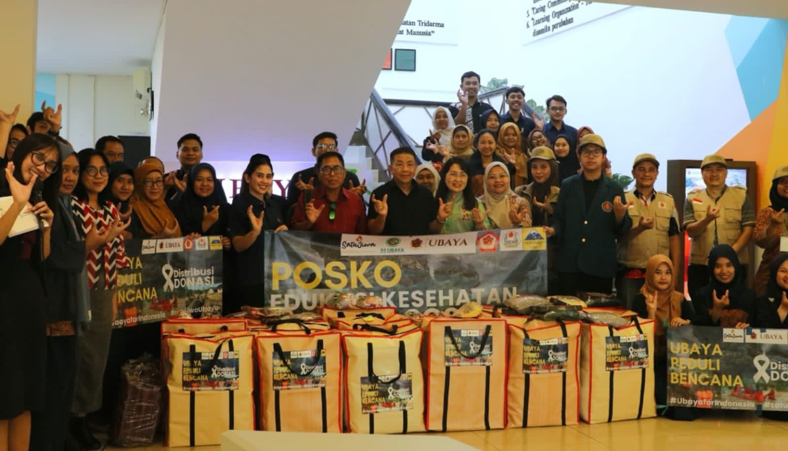 Foto: Konser amal Symphony of Indonesia di Ubaya Sports Center Surabaya.