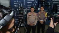 Foto: Petugas Polrestabes Surabaya melakukan apel kesiapan pengamanan malam pergantian Tahun Baru 2026 di Kota Surabaya