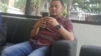 Foto: Subandi, owner Perumahan Tikung Kota Baru Lamongan, usai menjalani pemeriksaan di Kejaksaan Negeri Lamongan terkait dugaan KPR subsidi