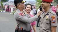 Foto: Kapolrestabes Surabaya Kombespol Luthfi Sulistiawan memimpin upacara kenaikan pangkat 261 personel di Mapolrestabes Surabaya