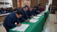 Foto: Pengucapan dan penandatanganan Pakta Integritas Aparatur Peradilan Pengadilan Tinggi Surabaya di Aula Lantai 3, 6 Januari 2026 Foto: Pengucapan dan penandatanganan Pakta Integritas Aparatur Peradilan Pengadilan Tinggi Surabaya di Aula Lantai 3, 6 Januari 2026