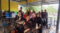 Foto: Pimpinan redaksi dan pimpinan umum Nusantara Abadi News bersama kabiro daerah saat KOPDAR di Cafe GAUL Buduran