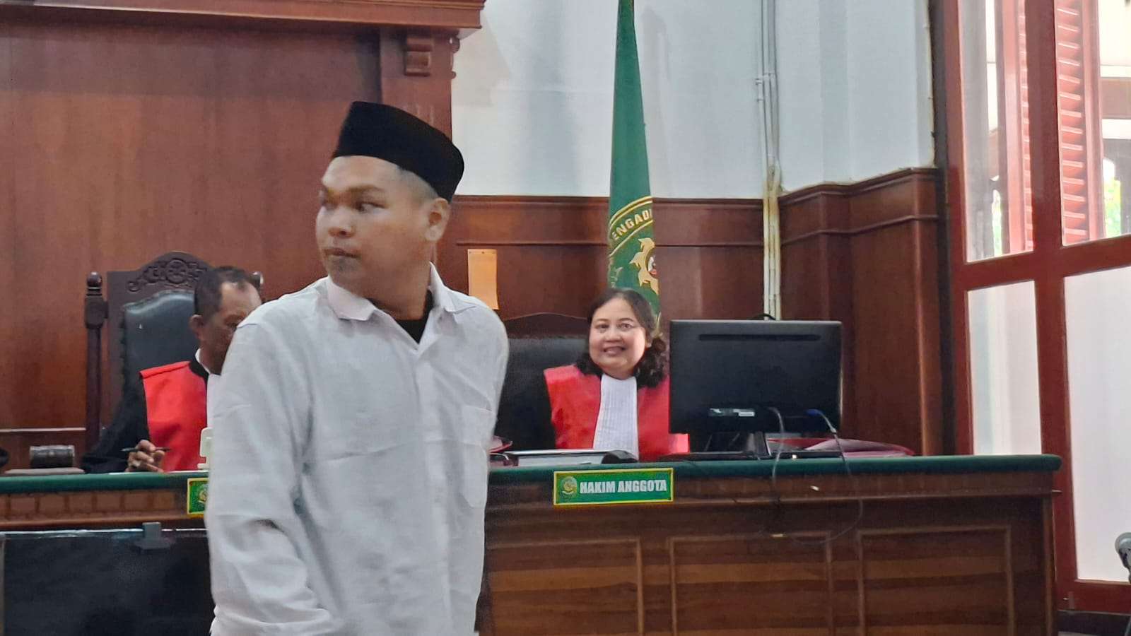 Foto: Sidang residivis kasus narkoba di Pengadilan Negeri Surabaya dengan agenda pembacaan dakwaan ditunda karena administrasi kuasa hukum belum lengkap.