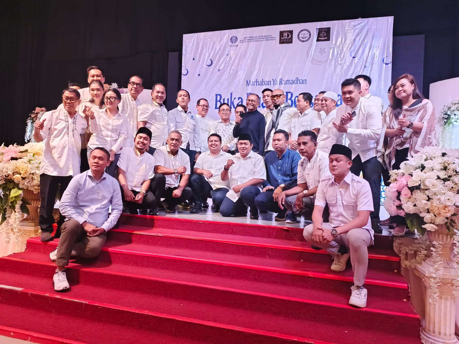 Foto: Kegiatan buka puasa bersama PERADI DPC Surabaya dengan para jurnalis di Surabaya dalam rangka mempererat silaturahmi di bulan Ramadhan.