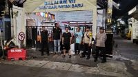 Foto: Petugas Polsek Semampir saat patroli dini hari di wilayah rawan Surabaya untuk menjaga kamtibmas Foto: Petugas Polsek Semampir saat patroli dini hari di wilayah rawan Surabaya untuk menjaga kamtibmas