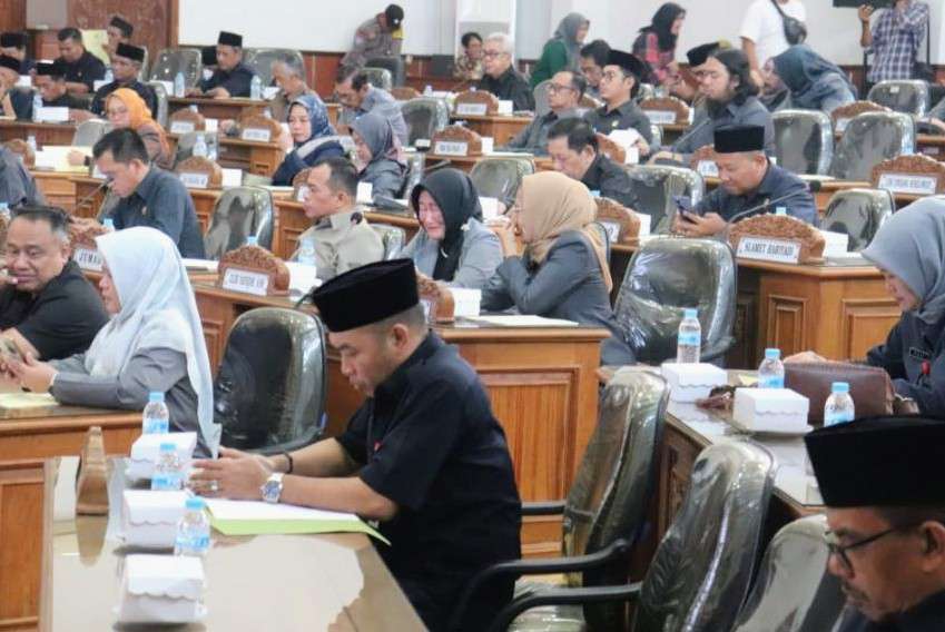 Foto: Rapat Paripurna DPRD Kabupaten Madiun penyampaian dua Raperda Non APBD Tahun 2026 oleh Bupati Madiun