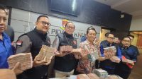 Foto: Penyidik Kejati Jatim mengamankan uang miliaran rupiah dalam kasus korupsi perizinan ESDM Jawa Timur