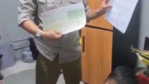 Foto: Penyidik Kejagung menyita dokumen dan aset dalam kasus pencucian uang melalui perusahaan bayangan