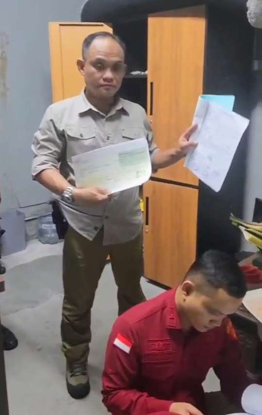 Foto: Penyidik Kejagung menyita dokumen dan aset dalam kasus pencucian uang melalui perusahaan bayangan