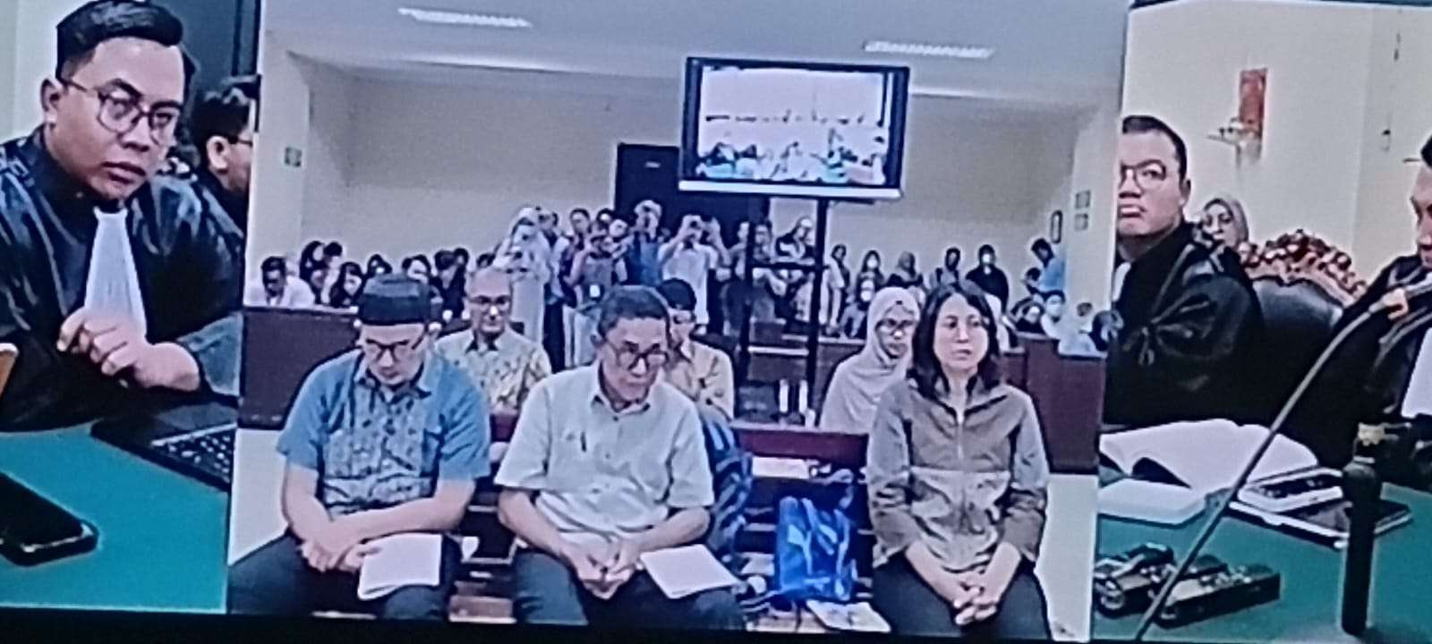 Foto: Suasana sidang di Pengadilan Tipikor Surabaya saat hakim menolak eksepsi terdakwa korupsi Pelindo