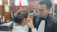 Foto: Sidang kasus penggelapan dana miliaran di Pengadilan Negeri Surabaya dengan terdakwa Dina Marisa Tanamal