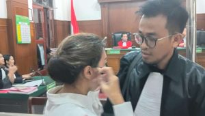 Foto: Sidang kasus penggelapan dana miliaran di Pengadilan Negeri Surabaya dengan terdakwa Dina Marisa Tanamal