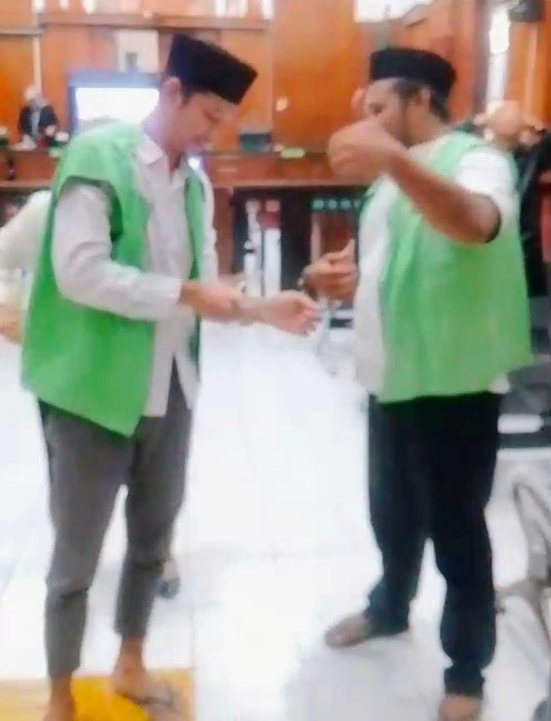 Foto: Dua terdakwa, Moch. Rochmad dan Tri Sutrisno alias Kucem,