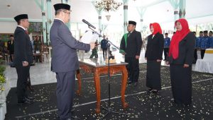 Foto: Pelantikan Sigit Budiarto sebagai Sekda Madiun oleh Bupati Hari Wuryanto di Pendopo Muda Graha