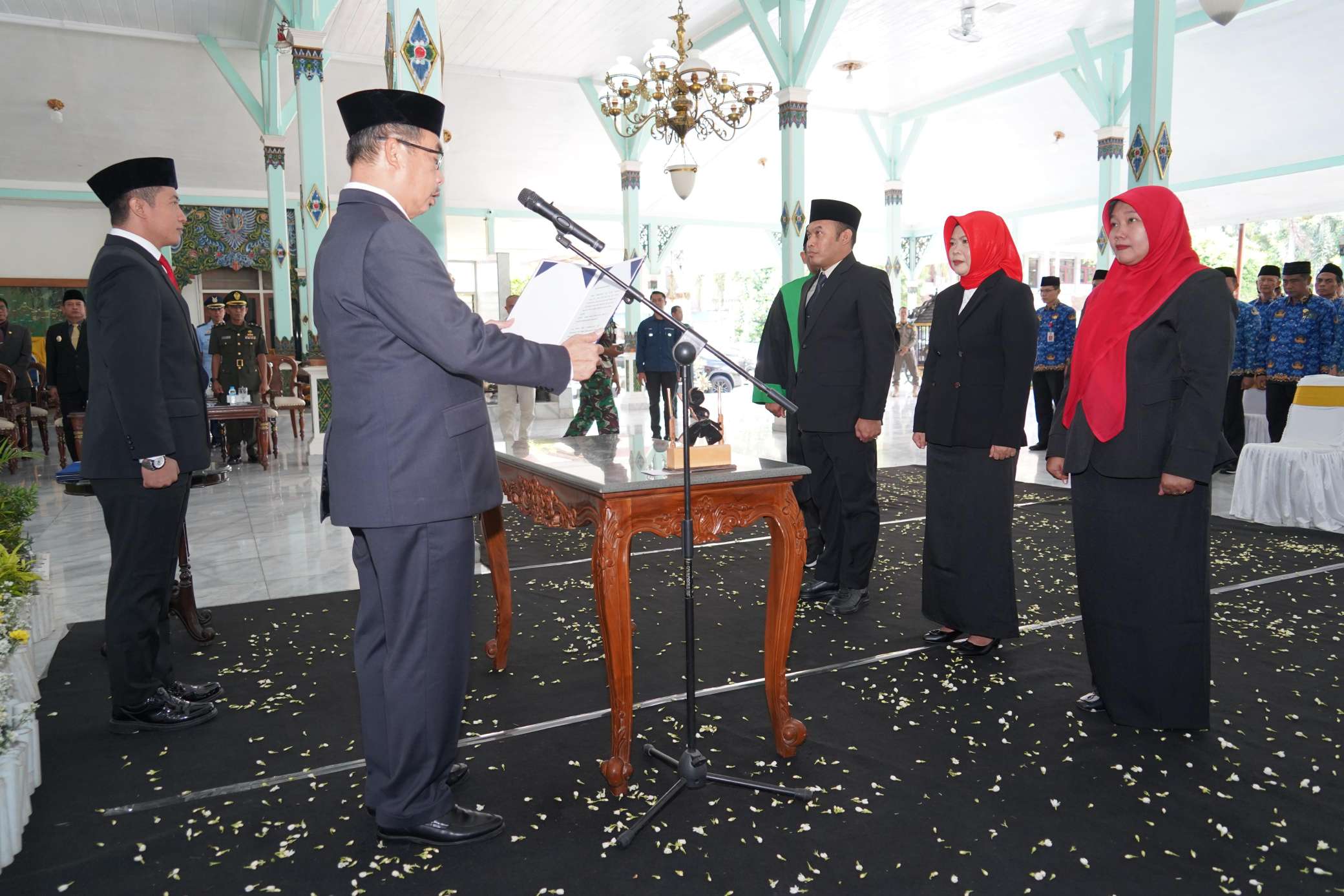 Foto: Pelantikan Sigit Budiarto sebagai Sekda Madiun oleh Bupati Hari Wuryanto di Pendopo Muda Graha