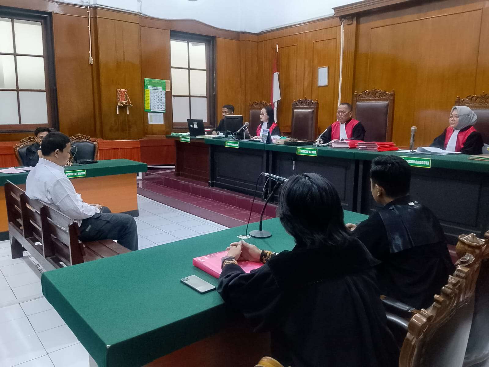 Foto: Sidang kasus ITE terdakwa Komar di Pengadilan Negeri Surabaya terkait penyebaran flyer aksi ricuh di Grahadi