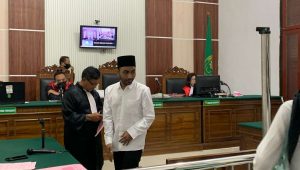 Foto: Persidangan kasus penipuan dan penggelapan di Pengadilan Negeri Surabaya