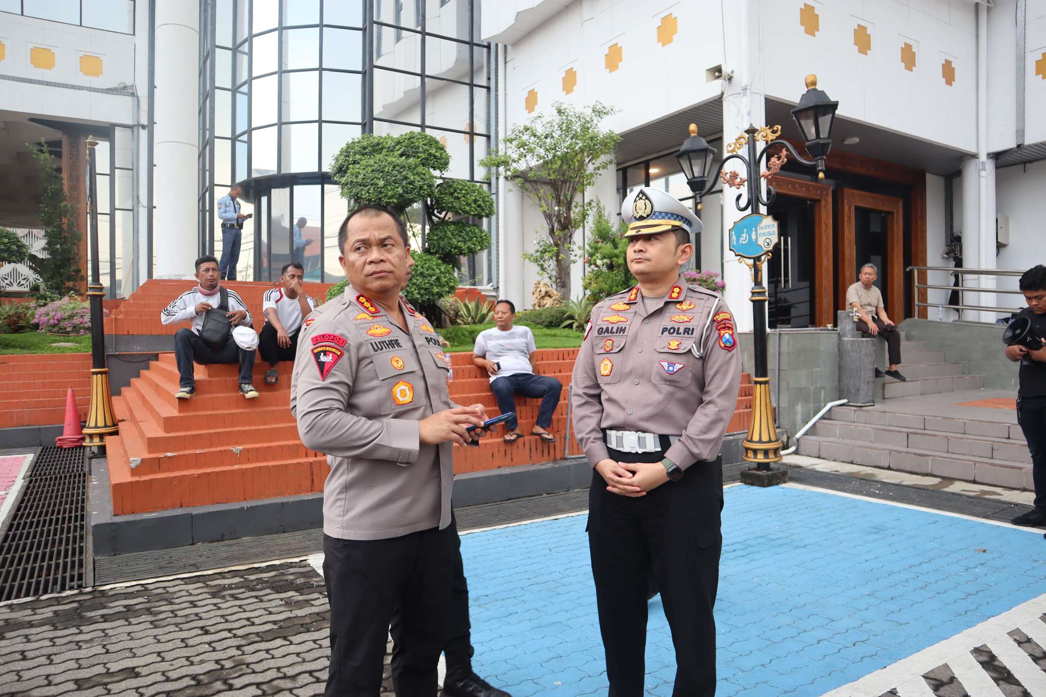 Foto: Suasana damai peringatan May Day 2026 di Surabaya dengan pengamanan humanis aparat kepolisian