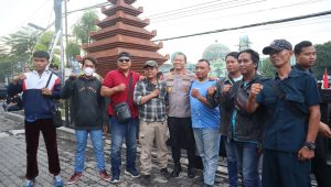 Foto: Suasana damai peringatan May Day 2026 di Surabaya dengan pengamanan humanis aparat kepolisian