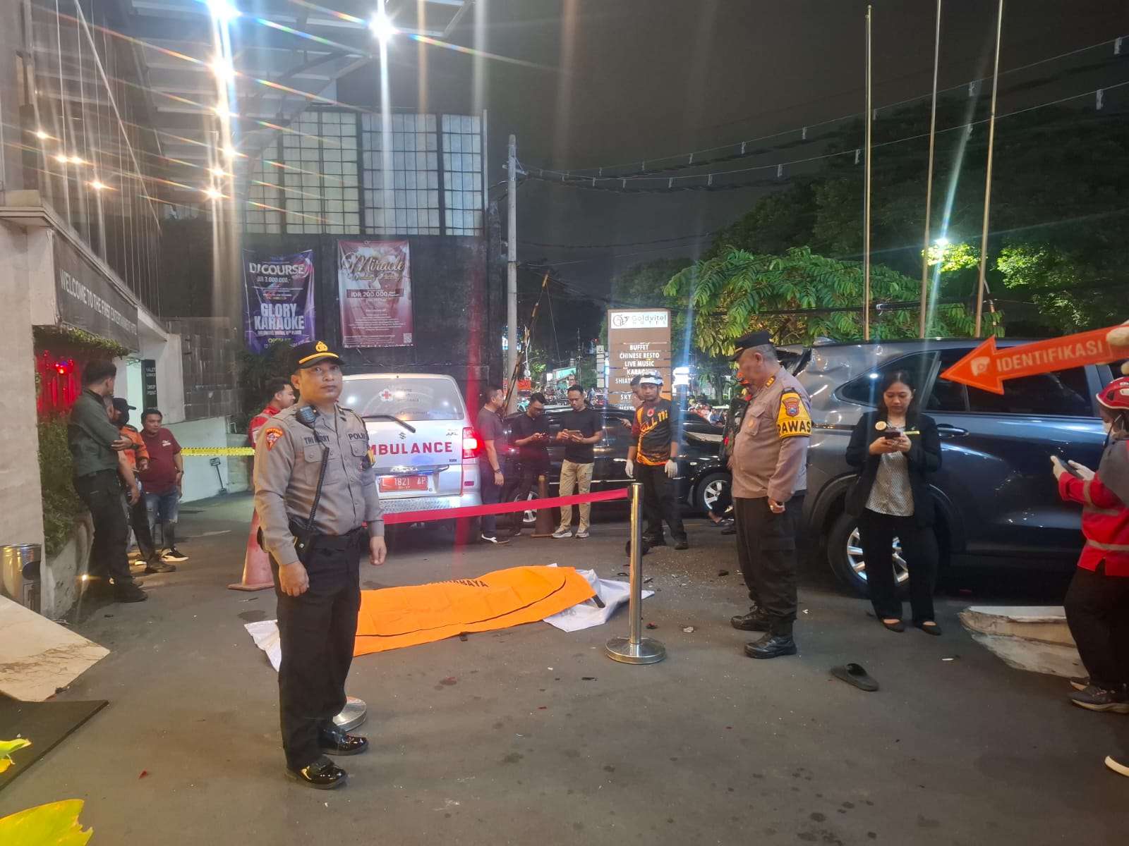 Foto: Lokasi Hotel Gold Vitel Surabaya tempat pria 21 tahun ditemukan tewas usai jatuh dari lantai 20