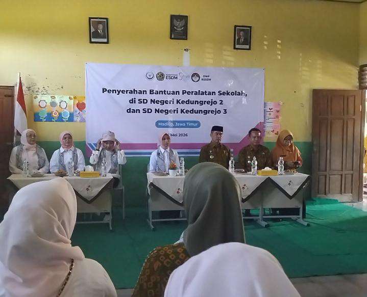 Foto: Peresmian Program Bantuan Pasang Baru Listrik BPBL di Desa Pacinan Kecamatan Balerejo Kabupaten Madiun oleh Seruni dan Kementerian ESDM.
