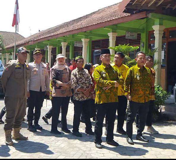 Foto: Peresmian Program Bantuan Pasang Baru Listrik BPBL di Desa Pacinan Kecamatan Balerejo Kabupaten Madiun oleh Seruni dan Kementerian ESDM.