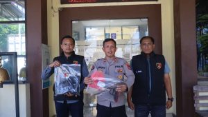 Foto: Polsek Kenjeran mengamankan pelaku pembobolan rumah di Bulak Banteng Surabaya akibat dendam persoalan burung merpati.