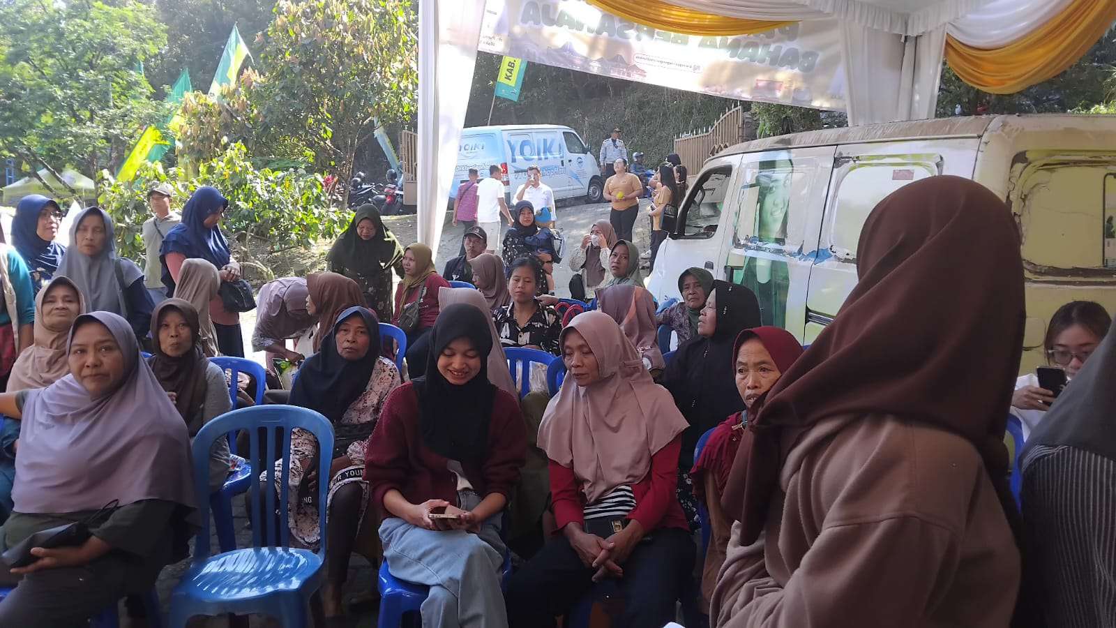 Foto: Kepala Dinas Perdagkop UM Kabupaten Madiun Indra Setyawan saat menjelaskan layanan UMKM dan pasar murah dalam program Bahana Bersahaja di Kabupaten Madiun
