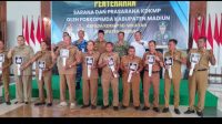 Foto: Penyerahan simbolis kendaraan operasional truk dan roda tiga untuk Koperasi Merah Putih di Pendopo Ronggo Djumeno Kabupaten Madiun.
