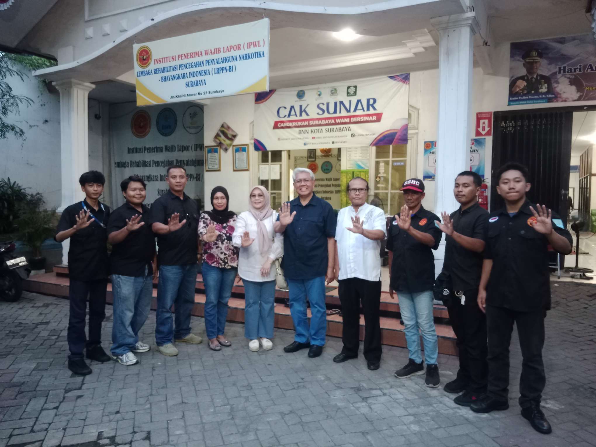 Foto: Irjen Pol Purn Puji Sarwono saat mengunjungi rumah rehabilitasi LRPPN-BI Surabaya dan mengapresiasi metode hipnoterapi untuk pecandu narkoba