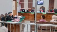 Foto: Terdakwa kasus KDRT menjalani sidang di Pengadilan Negeri Surabaya terkait dugaan penganiayaan terhadap istrinya.