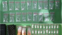 Foto: Satresnarkoba Polrestabes Surabaya menunjukkan barang bukti sabu seberat 42 gram hasil penangkapan pengedar di Semampir Surabaya.
