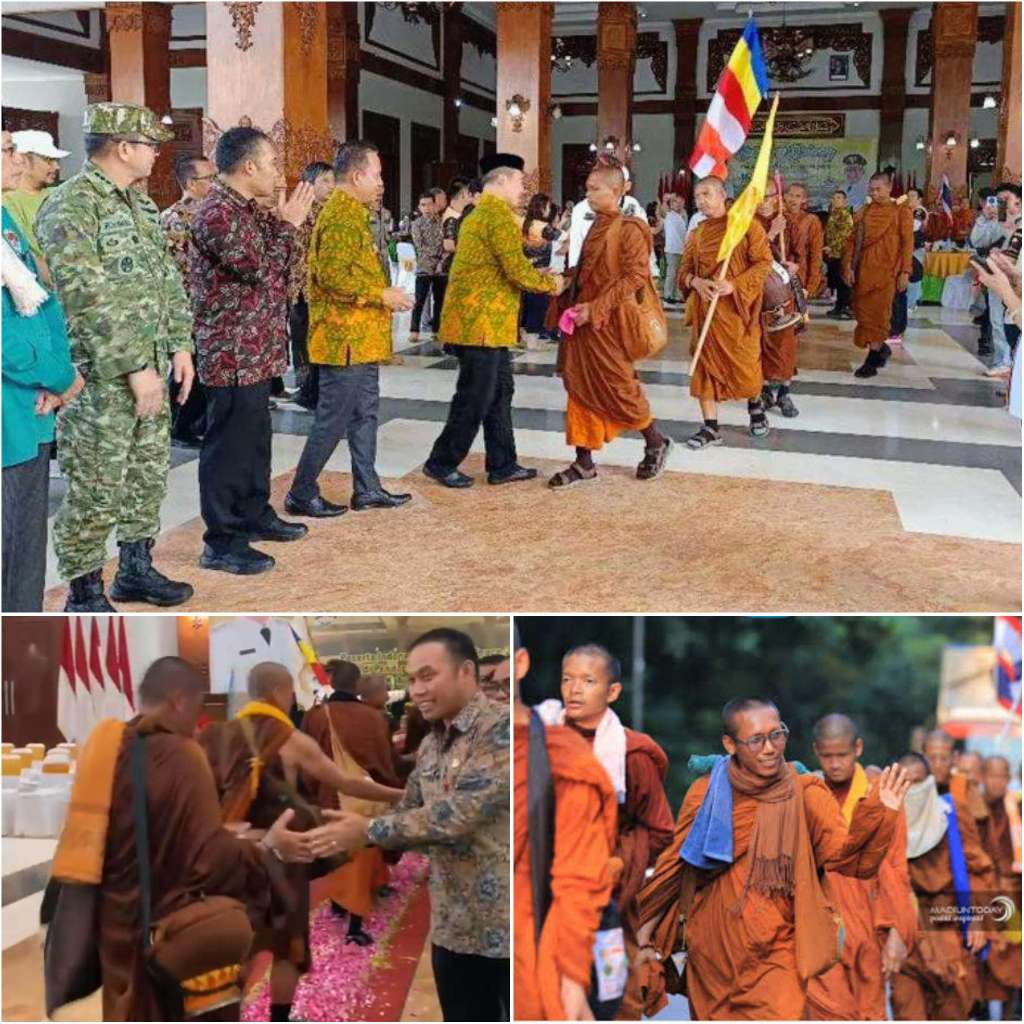 Foto: Rombongan 57 bhikkhu peserta Indonesia Walk for Peace 2026 saat disambut Pemerintah Kabupaten Madiun di Pendopo Ronggo Djumeno Caruban.